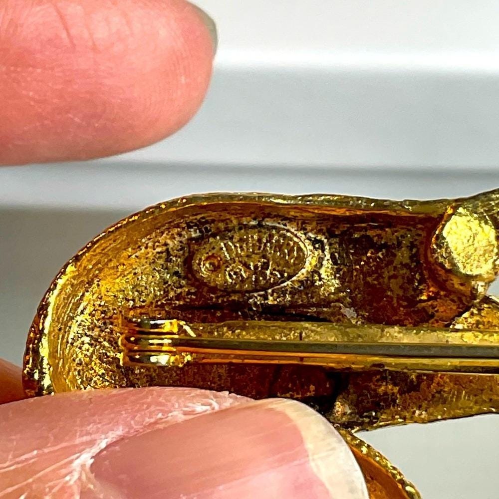 Dubarry‎ 5th Avenue 1950's Gold Plated Swan Brooch With Crystal Eye - Picture 3 of 7